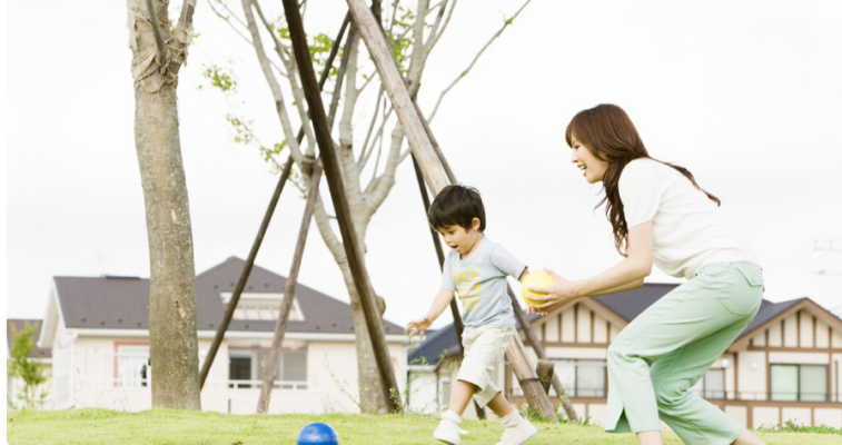 Theo dõi bé vận động